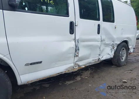 2003 Chevrolet Express G3500 from USA, damaged, VIN 1GCHG35U431147044